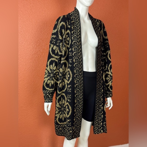 Distinctly Different Vintage Elegant Black and Gold Women's Sweater Size 47 - Picture 8 of 13